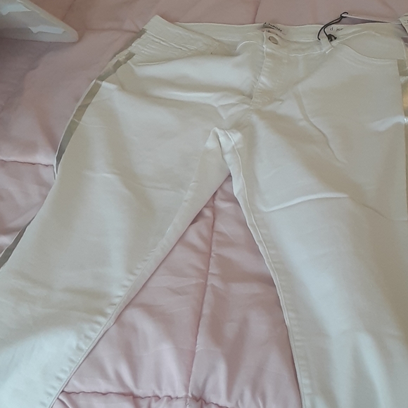 Jeans - Picture 2 of 5